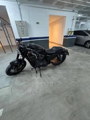 HARLEY-DAVIDSON SPORTSTER ROADSTER HARLEY-DAVIDSON SPORTSTER ROADSTER
